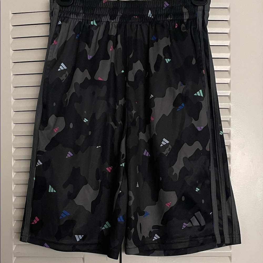 Boys adidas basketball shorts size large.